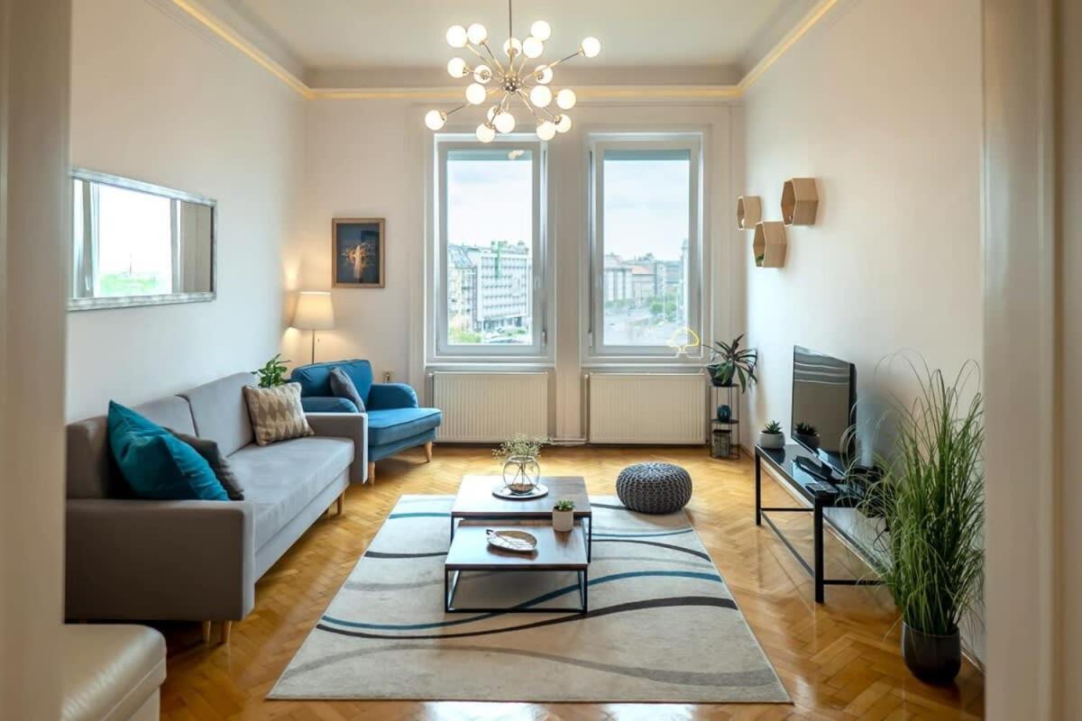 Chic Central Flat With River View 布达佩斯 外观 照片
