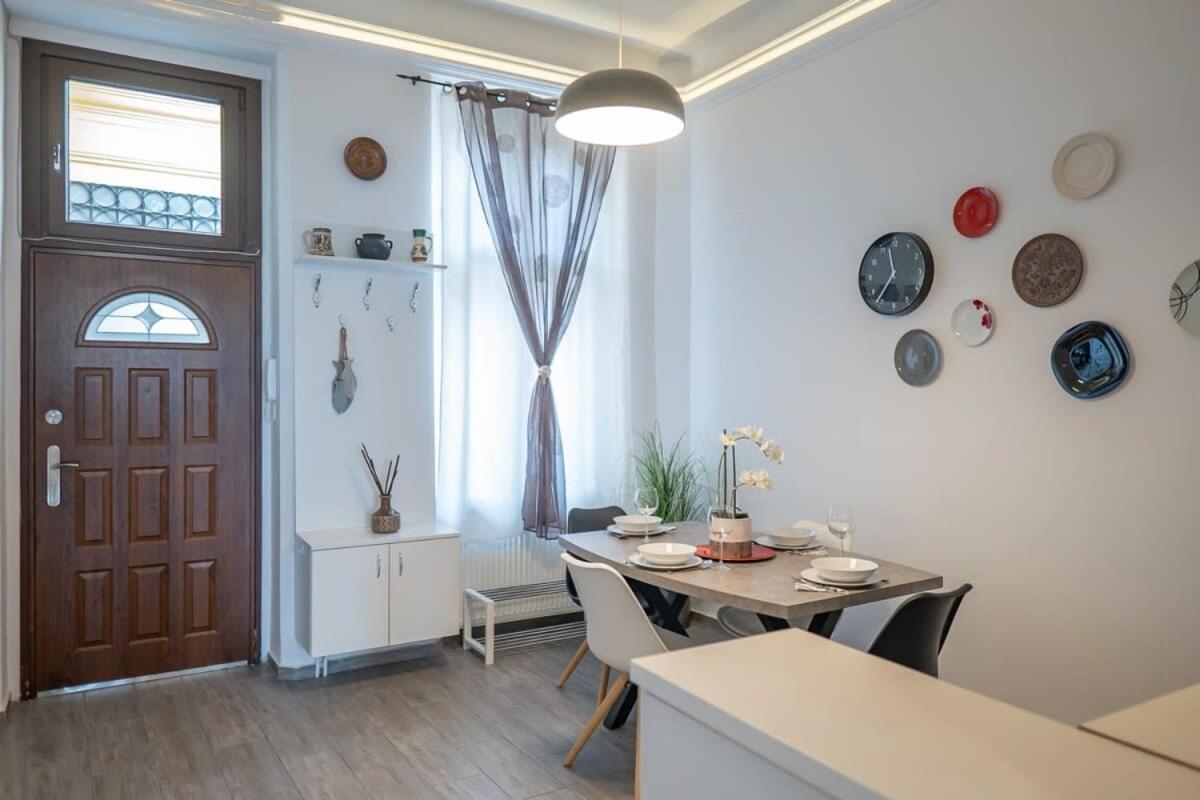 Chic Central Flat With River View 布达佩斯 外观 照片